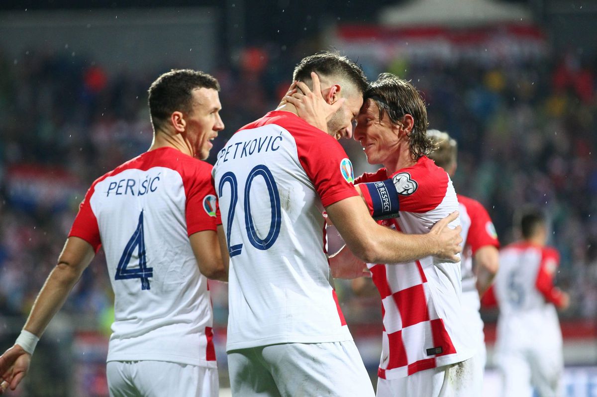 WK-finalist Kroatië wint na rust gemakkelijk van Slowakije en gaat naar EK