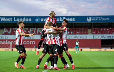 Brentford kan de Premier League ruiken: Swansea verslagen dus op naar Wembley