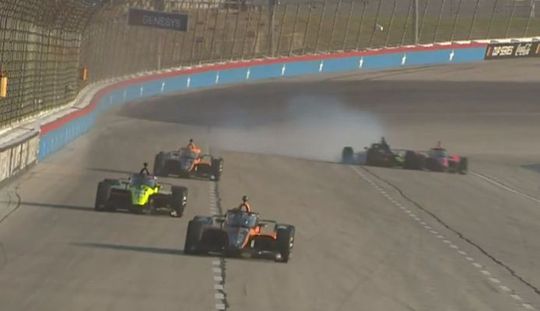 🎥 | Teleurstellend IndyCar-debuut Van Kalmthout: bocht te ruim = crash 💥