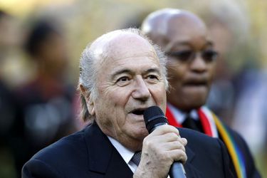 Blatter verder in problemen na nieuw bewijs in corruptiezaak binnen FIFA