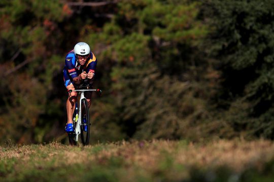 Triatleet De Korver zwemt, fietst en loopt eigen pr helemaal aan gort