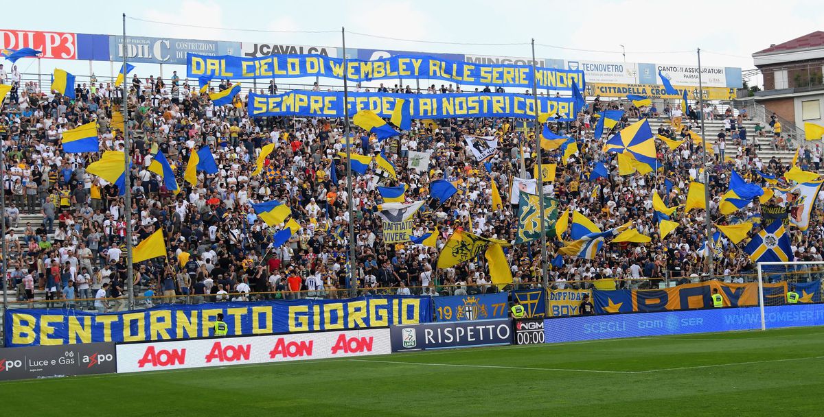 Parma na sicke ontknoping en 3 jaar absentie terug in Serie A: fans en spelers gaan los (video's)