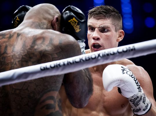 GLORY 77: Rico Verhoeven slaat Hesdy Gerges naar huis