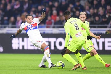 Lyon en Memphis vergeten te winnen van prutselftal van Angers