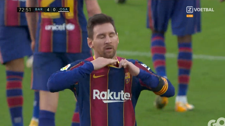 🎥 | Lionel Messi scoort schitterend en toont prachtig eerbetoon aan Maradona onder z'n Barça-shirt
