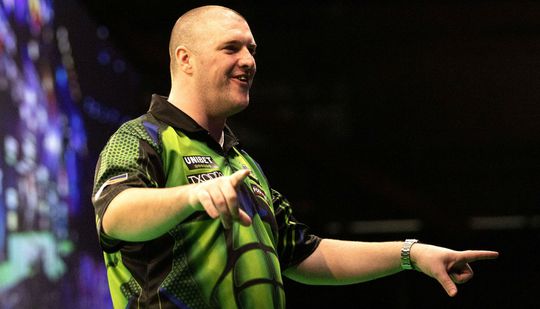 Gurney stopt de comeback van de eeuw en gaat naar kwartfinales EK Darts