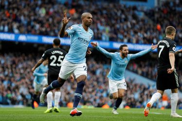 ManCity profiteert dik van puntenverlies Chelsea, Aké en Hoedt in balans (video's)