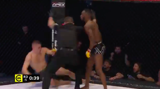 🎥 | Dominique Wooding pakt Cage Warriors-titel na winst op KO op Nathan Fletcher