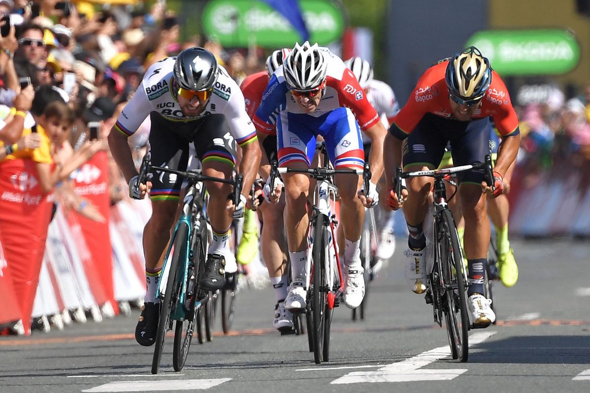 Wereldkampioen Sagan profiteert van valpartij Gaviria en wint 2de etappe