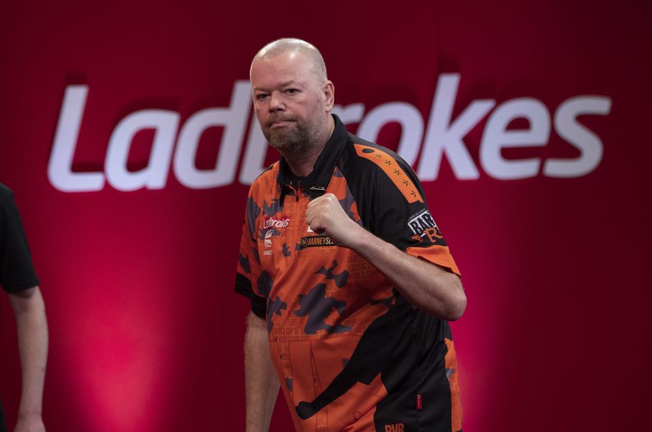 Loting WK darts: Barney tegen Young, Van Gerwen loot misschien Klaasen