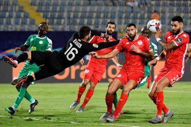 Blunder Tunesië-keeper Mouez Hassen helpt Senegal naar Afrika Cup-finale