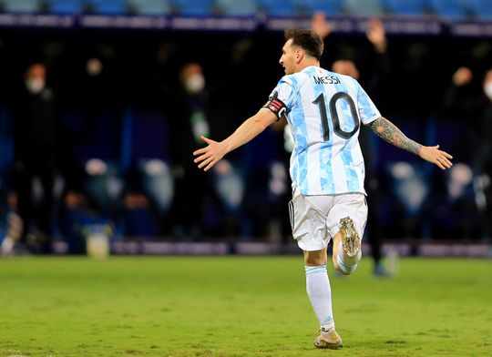 🎥 | Lionel Messi heeft 58 keer gescoord uit een vrije trap – raad eens wie dat ook deed?!