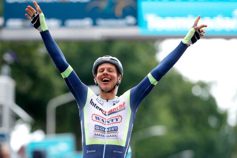 Taco van der Hoorn is peloton opnieuw te snel af: winst in Omloop van het Houtland