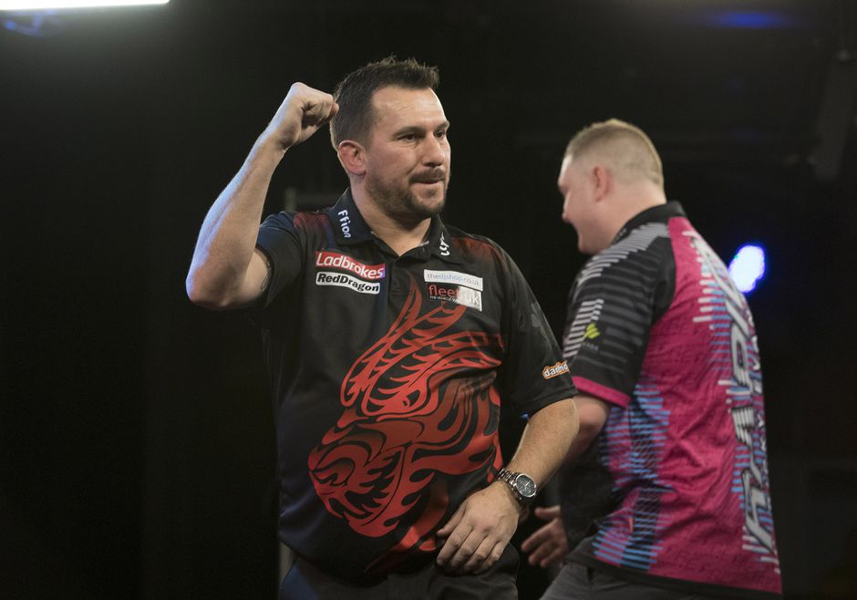Stucadoor én darter Clayton staat 's maandags na PDC-toernooien 'gewoon' te werken
