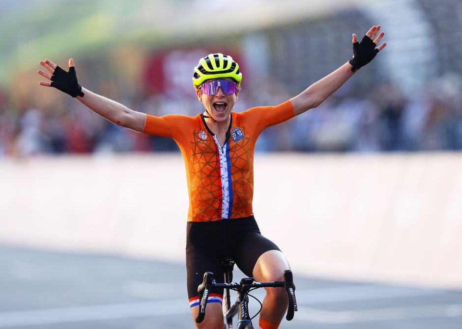 🎥 | Annemiek van Vleuten dacht dat ze gewonnen had: 'Ruud, ik had het mis'