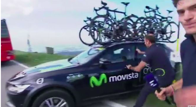 LOL! Movistar-auto rolt weg tijdens live interview (video)