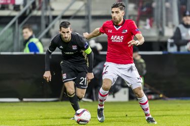 Koekoek! Jahanbakhsh geeft verse panna (video)