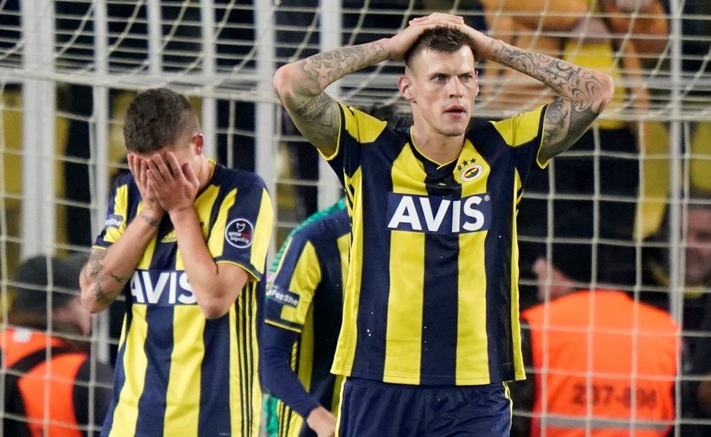 BIZAR! Fenerbahçe-baas cancelt vliegtuig en straft spelers met lange busreis