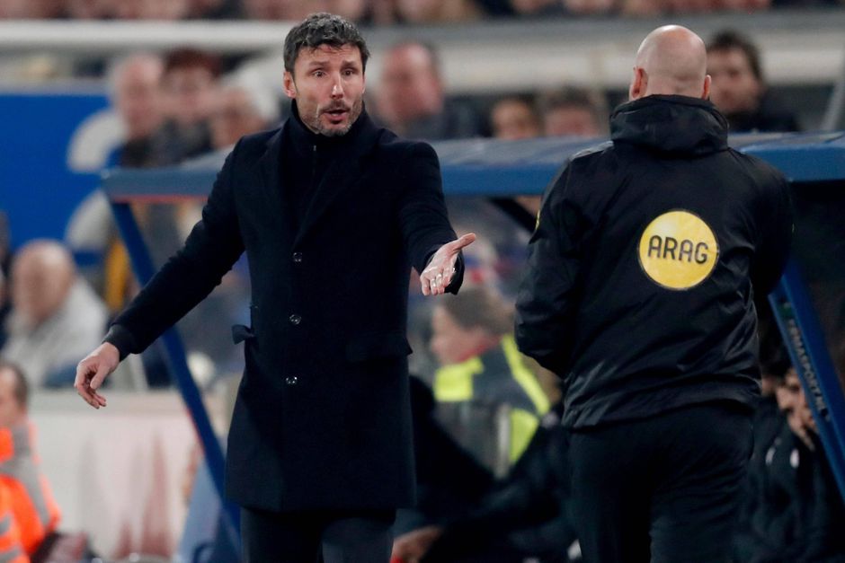 Van Bommel: 'Lozano doet niet wat we van hem vragen'