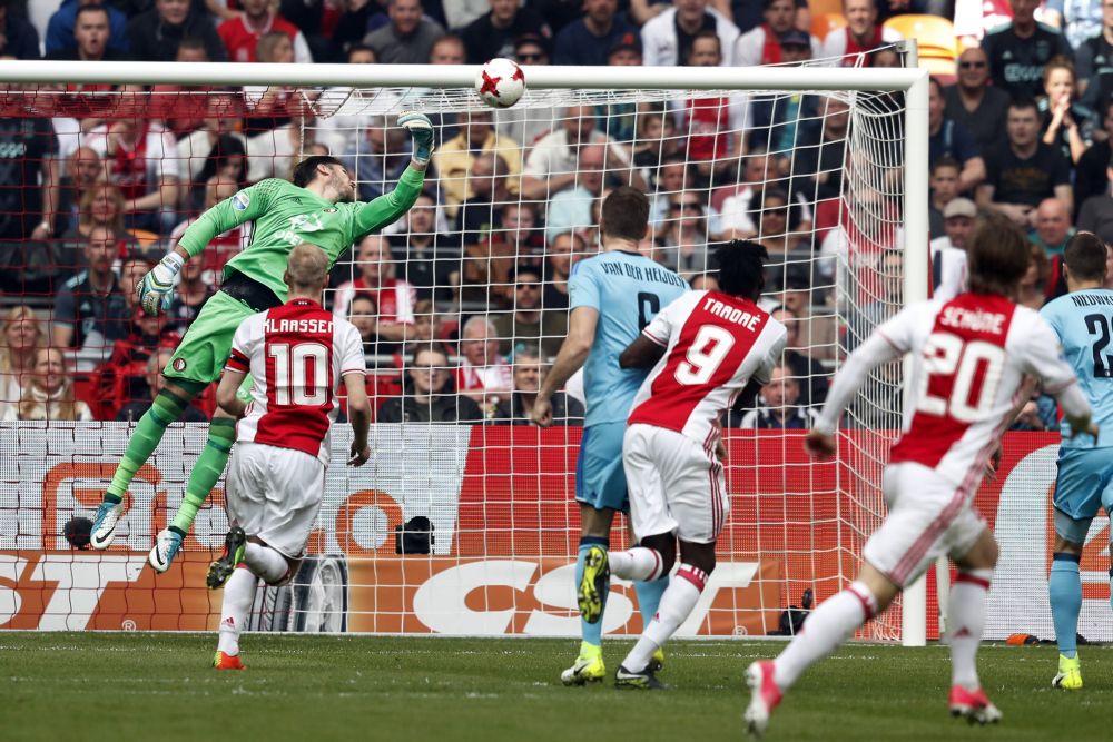 WOW! Schöne knalt Ajax binnen 1 minuut al op voorsprong in De Klassieker