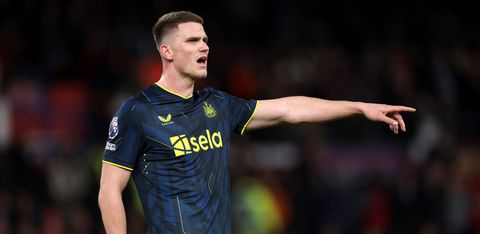 Sven Botman voetbalde paar potjes met kapotte knie: 'Goede keuze om niet te opereren'