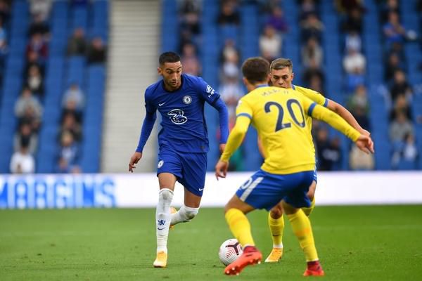 Hakim Ziyech loopt knieblessure op bij zijn 1e wedstrijd voor Chelsea