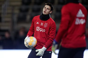 Ajax-keeper Kotarski krijgt vieze Panenka om z'n oren in oefenwedstrijd tegen amateurs (video)