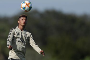 'Guangzhou Evergrande schroeft bod op Neres op tot krankzinnige hoogte'