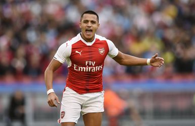 'De Boer wil Alexis Sanchez wegkapen bij Arsenal'