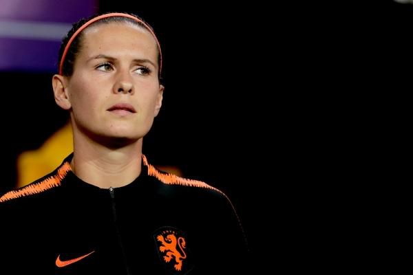 Merel van Dongen steunt anonieme homoseksuele voetballer