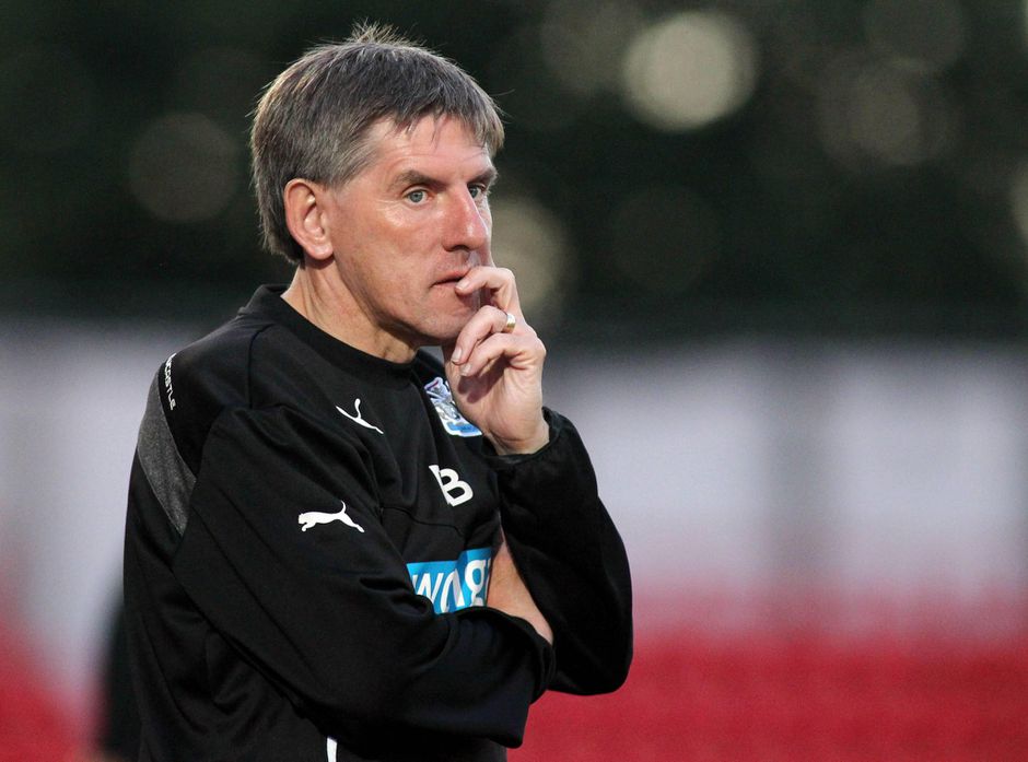 Voormalig Newcastle-coach Peter Beardsley voor 32 weken geschorst vanwege racisme