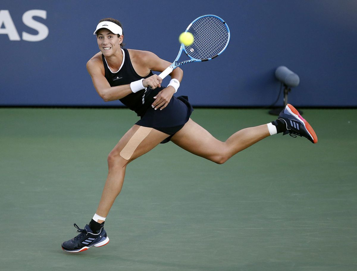 Keys mept Muguruza helemaal van de baan in halve finale in Washington