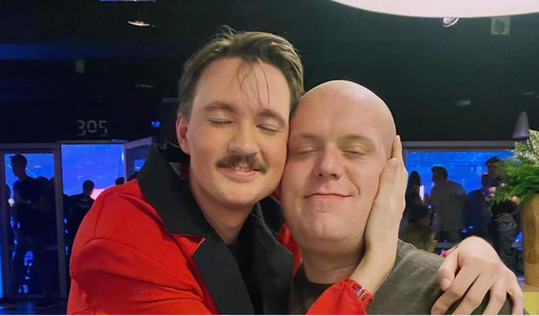 😂📸 | Bram Krikke plaatst legendarische foto met Michael van Gerwen