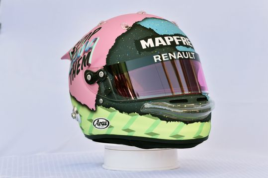 Ontzettend mooi of spuuglelijk? Daniel Ricciardo presenteert helm voor 1e Renault-seizoen
