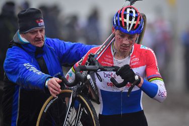 'DJ' Mathieu van der Poel maakt samen met broer David housemuziek (video)