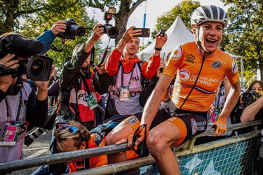 Annemiek van Vleuten krijgt huldiging in Galgenwaard