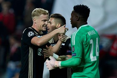 Van de Beek over Benfica: ‘Dan kwam dat golfkarretje met die brancard weer het veld op’