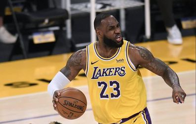 NBA: LeBron James stijgt weer boven zichzelf uit en loodst LA Lakers naar 8ste zege op rij