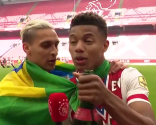 🎥🍾 | Neres met (nogal wat) alcohol op voor de camera: 'Alsjeblieft aan alle Ajax-fans'