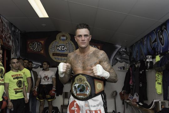 Nieky Holzken vecht nog zeker 4 keer voor Glory