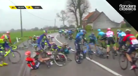 Gehele FDJ-ploeg is boos op Tony Martin na valpartij in Vlaanderen (video)