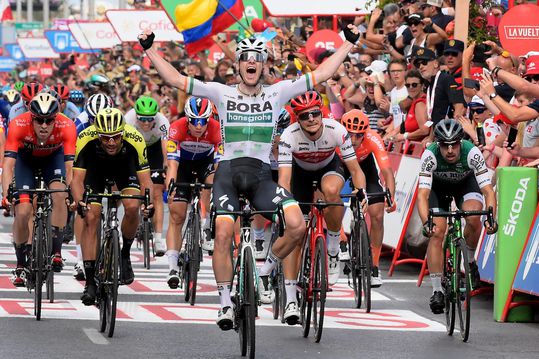 Bennett maakt favorietenrol waar en is klasse apart in 3de etappe Vuelta