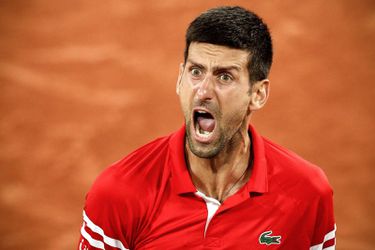 🎥 |  Djokovic legt uit waarom hij VOOR en NA matchpoint volledig uit zijn dak gaat
