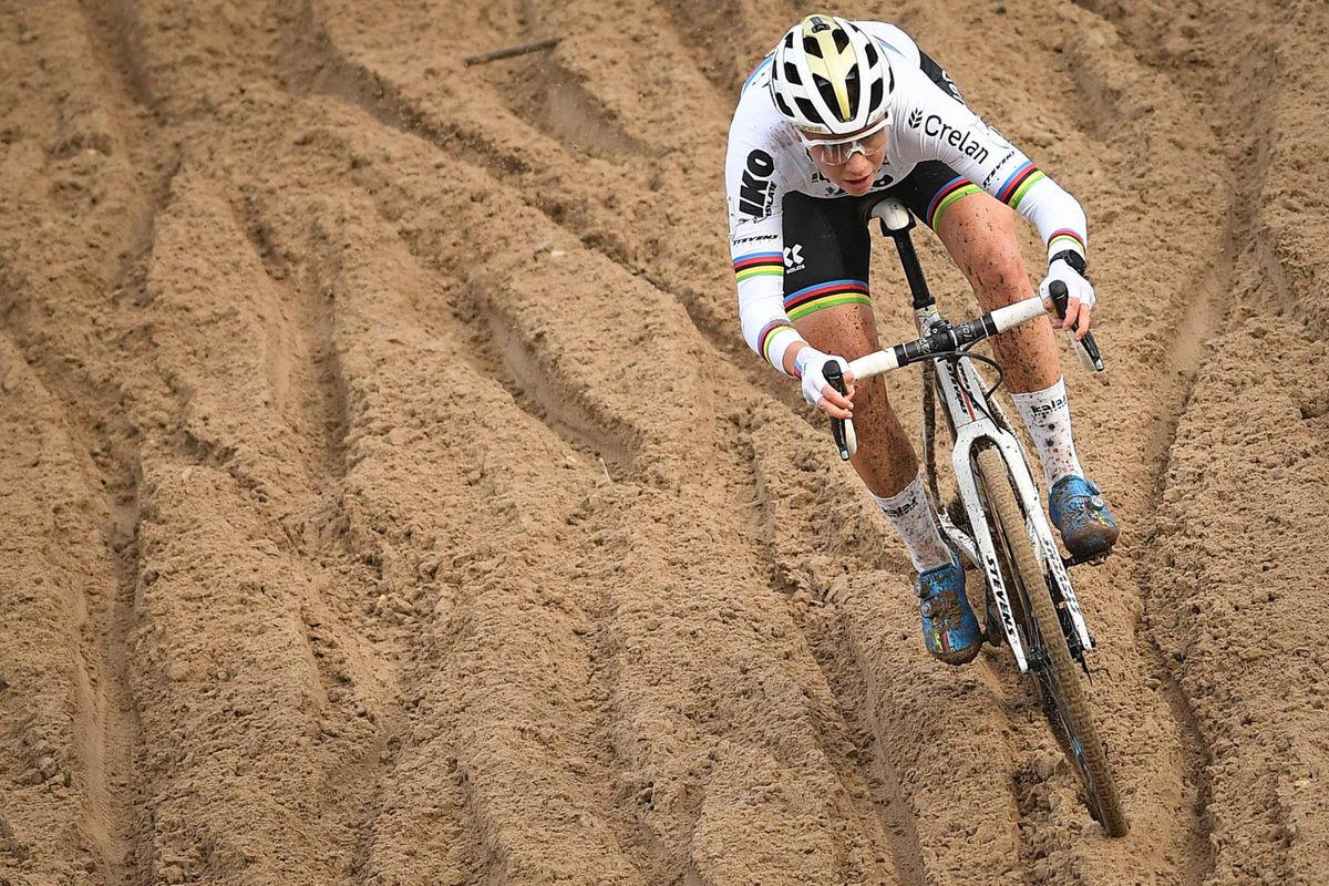 Veldrijdster Cant pakt in Waaslandcross 1e zege van het seizoen