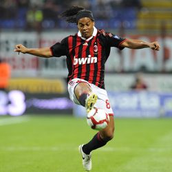 Legendarische Ronaldinho kan nog steeds toveren met een bal (video)