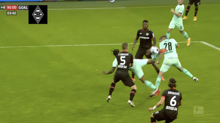 🎥 | WOOOOOAH! Gruwelijke SCORPION KICK-goal in Leverkusen