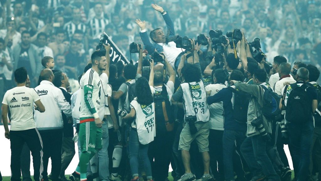 Besiktas voor veertiende keer kampioen van Turkije