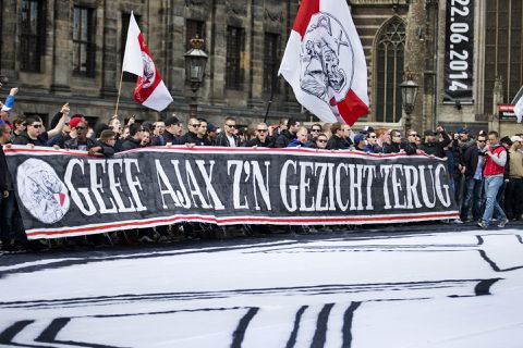🎥 | Ajax-fans happen gretig op gerucht: verandert het logo van de club?