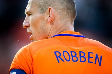 Robben mist eerste training van Advocaat bij Oranje