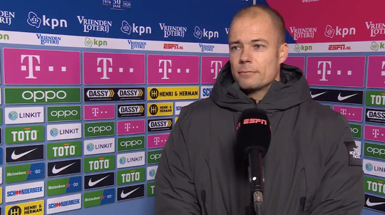 🎥 | Boze Buijs dreigt naar spelers: 'Anders kom je lekker naast mij zitten'